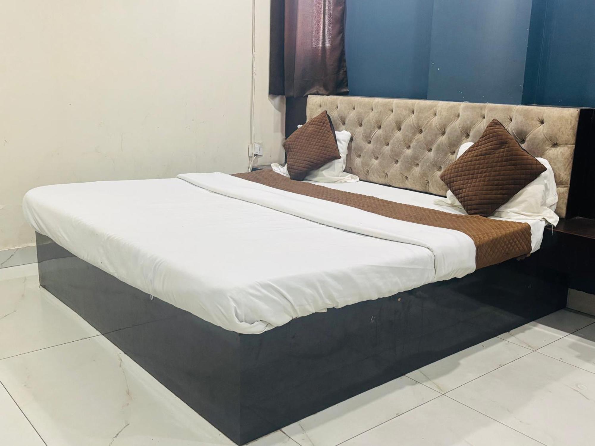 Champion Hotel 3*